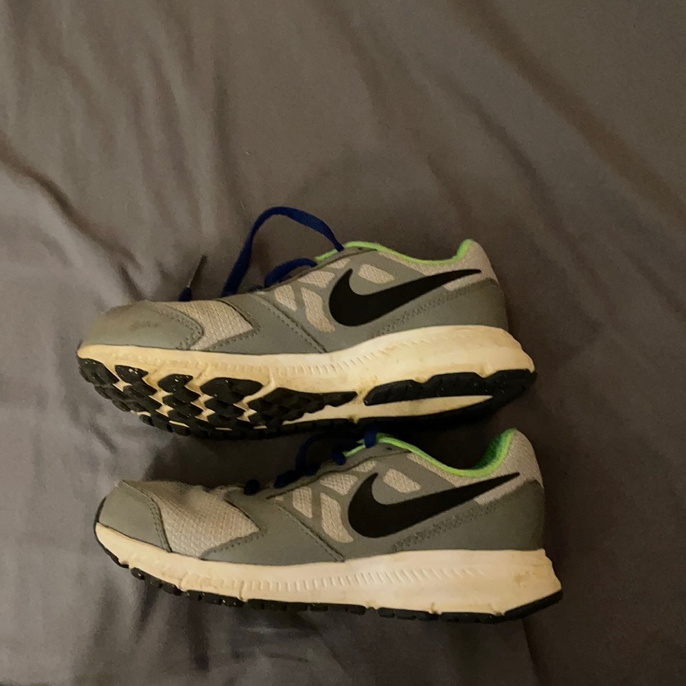 Boys Nike tennis shoes